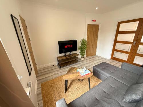 Reading Apartment | Modern Zen Flat Next to Town Centre - Free Parking
