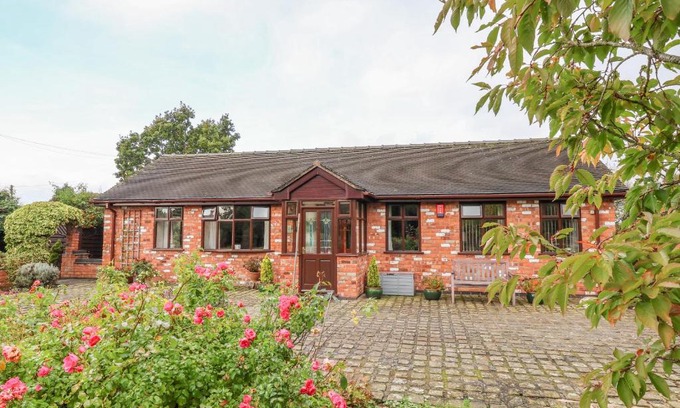 Nantwich House | Molls Cottage