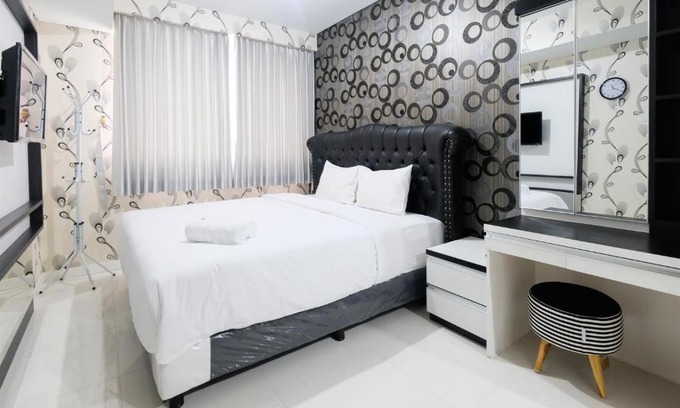 Bintaro Apartment | Monochrome 1BR Lexington Apartment By Travelio