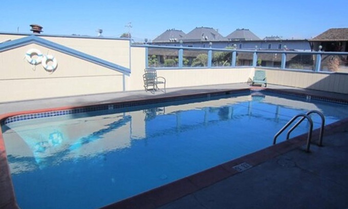 North Fremont Street Hotel | Monterey Fairgrounds Inn