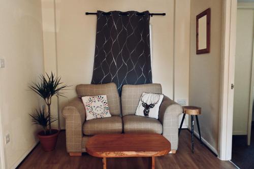 Wainscot Apartment | MorganVille - Cozy Bungalow