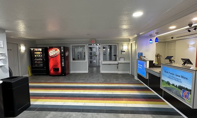 Beaumont Hotel | Motel 6 Beaumont, TX