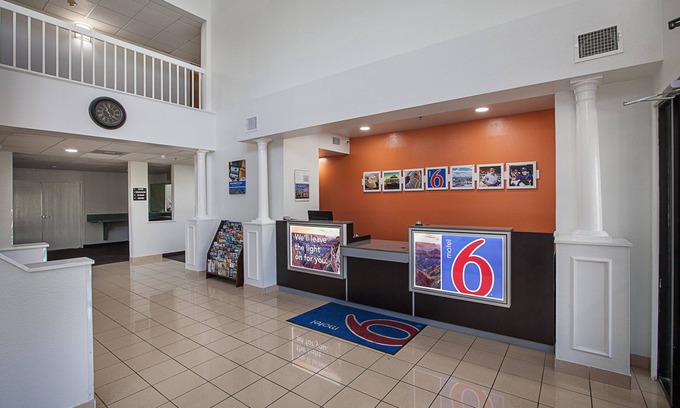 Bedford Hotel | Motel 6 Bedford, TX - Fort Worth