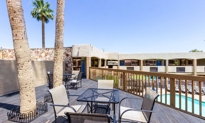 Glendale Hotel | Motel 6 Glendale, AZ