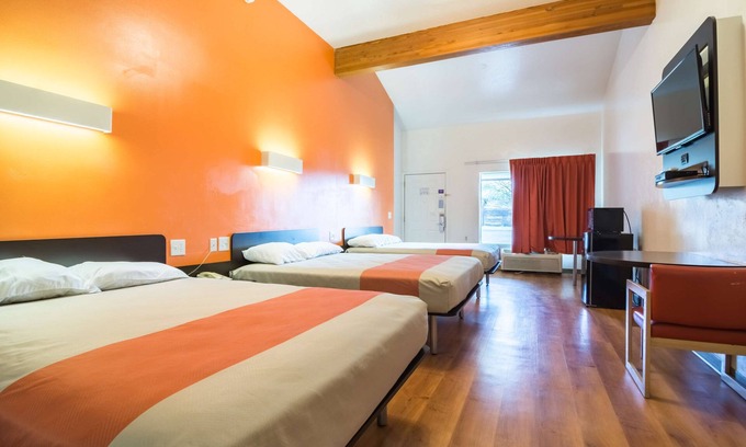 Globe Hotel | Motel 6 Globe, AZ