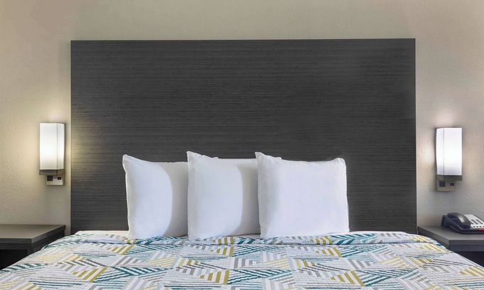 Lake Charles Hotel | Motel 6 Lake Charles, LA