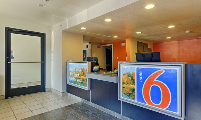 Maryland City Hotel | Motel 6 Laurel, DC - Washington Northeast
