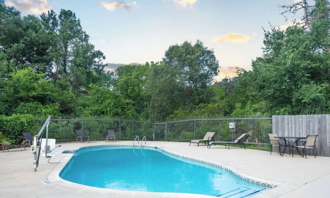 Livingston Hotel | Motel 6 Livingston, TX