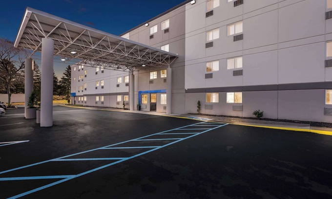 Nasons Corner Hotel | Motel 6 Portland, ME