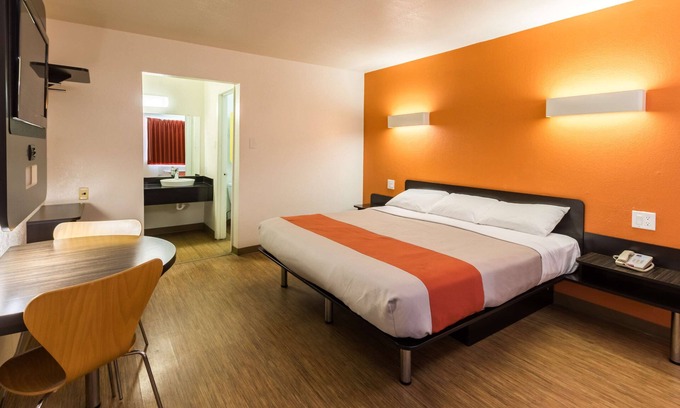 Stephenville Hotel | Motel 6 Stephenville, TX