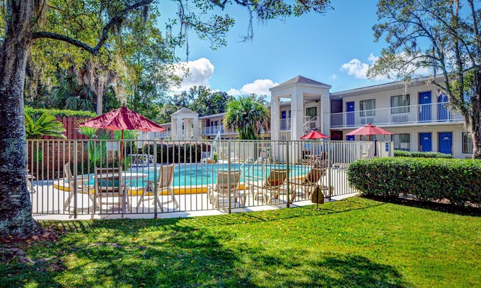 Tallahassee Hotel | Motel 6 Tallahassee, FL - Downtown