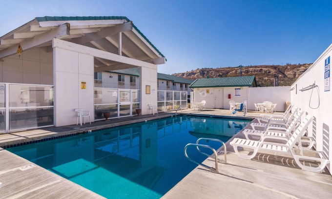 The Dalles Hotel | Motel 6 The Dalles, OR