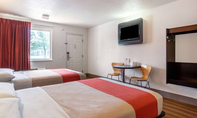Youngstown Hotel | Motel 6 Youngstown, OH