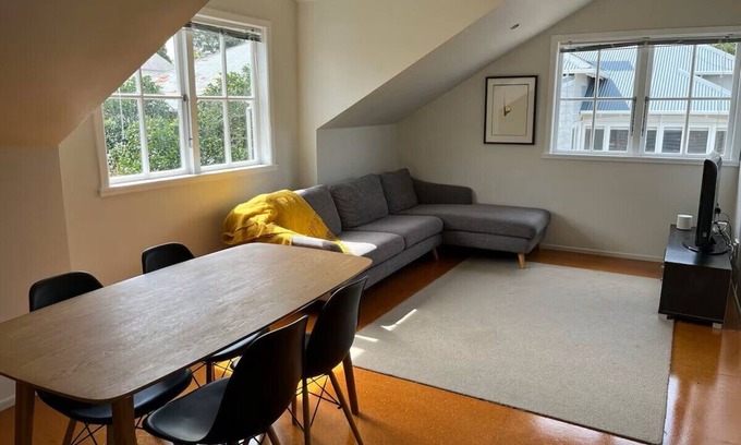 Mount Albert Apartment | Mount Albert Sunny Studio