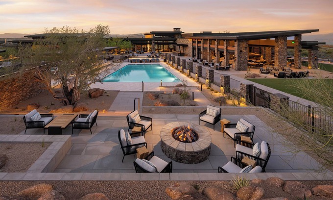 Goldie Brown Pinnacle Peak Ranch Cabin | Mountain House Lodge at Sereno Canyon