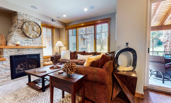 Woodwinds House | Mountain Luxury Retreat in the heart of Mammoth Lakes- Ski, Golf, and more!