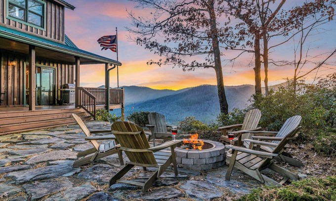Sapphire Cabin | Mountain Views & Deck: Stunning Sapphire Cabin
