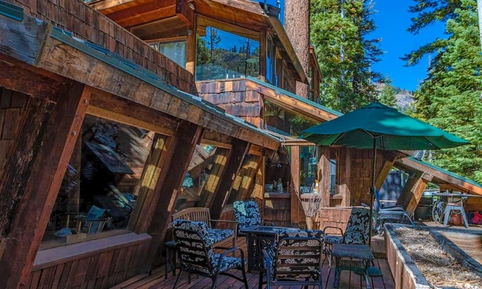 Olympic Valley Cabin | Mt. Jola by Avantstay Vintage Squaw Valley Perched Under The Tram!