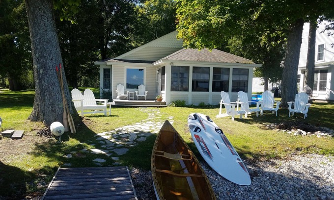 Indian River Cottage | Mullett Lake, Grandview Beach Lakefront Beauty