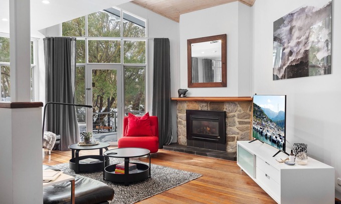 Thredbo Ski Chalet | ✨Mundarlu Private Chalet Prime Location✨nSleeps 6 |Woodridge Area |Walk to Lifts