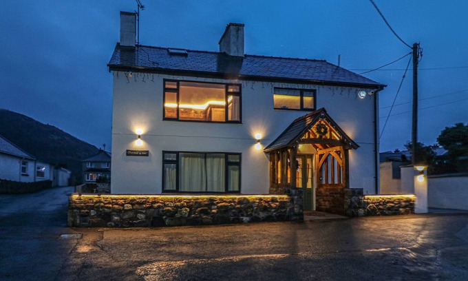 Nefyn Cottage | MURMUR Y MOR, family friendly, luxury holiday cottage in Nefyn