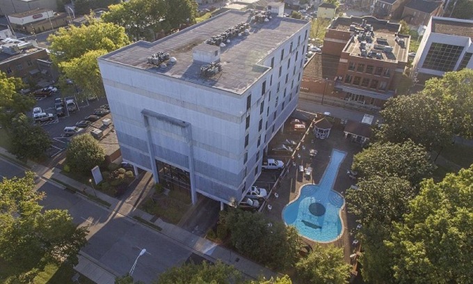 Nashville Condo | Music Row condo - NASHVEGAS! Guitar Swimming Pool. Cool-Comfortable-Modern!
