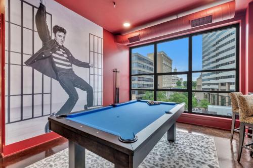 Downtown Nashville Apartment | Nashville Elvis Suite 4BR by Maddox Hotel