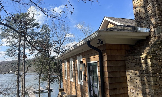 Groveoak House | Nature lover’s dream with this secluded waterfront cabin on Lake Guntersville!