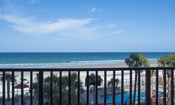 South Peninsula Historic District Hotel | Nautilus Inn
