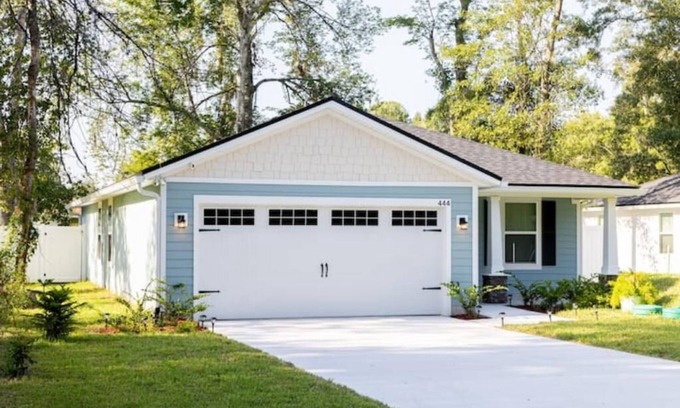 Northside House | Near Airport & Beach Fully Fenced House