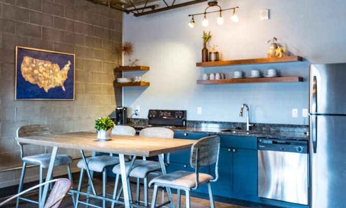 Sheridan House | Nelson Inn - The Four Top, 201