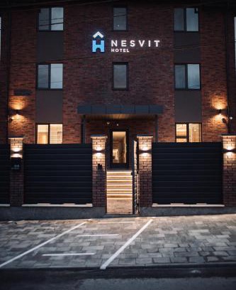 Svyatoshyns'kyi District Hotel | Nesvit Hotel
