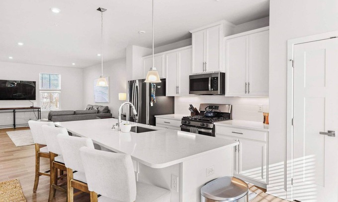 Bayside House | NEW Bayside Townhouse Community Pool & Hot Tub