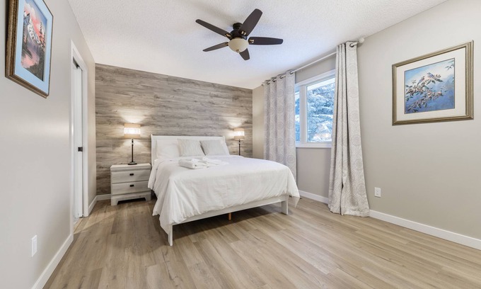 West Edmonton House | 🔥NEW ⭐️BEST TODAY⭐️ 4 Bedroom up to 8 people Home Close to WEM!