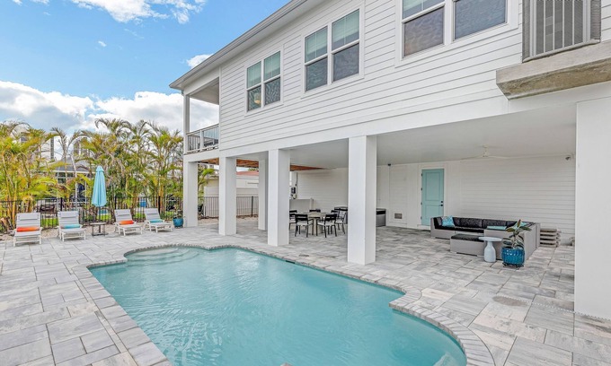 South Island House | NEW Build Modern Beach Beauty on Canal with Heated- Pool- 3 min to beach Access
