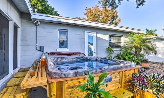 South Pinellas Community Council House | NEW! Charming private bungalow w/hot tub near beaches 3BR
