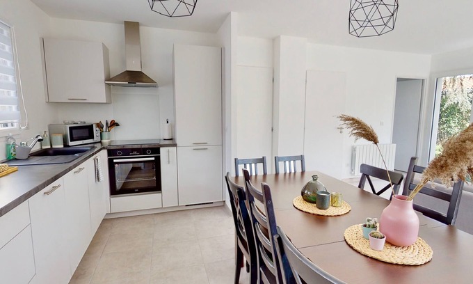 Brignais House | New house 12 pers 20mn from Lyon/25mn from Eurexpo