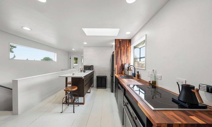 Green Lake House | NEW Luxe Modern Bright Open Floor Plan. Superb Location. Walk to everything.