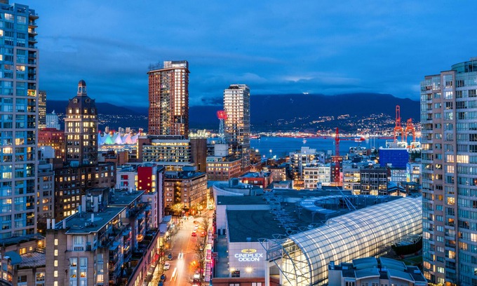 Crosstown Condo | New!! Promotion!!3br/2ba Ocean/Mountain/Street View Downtown Vancouver with Pool