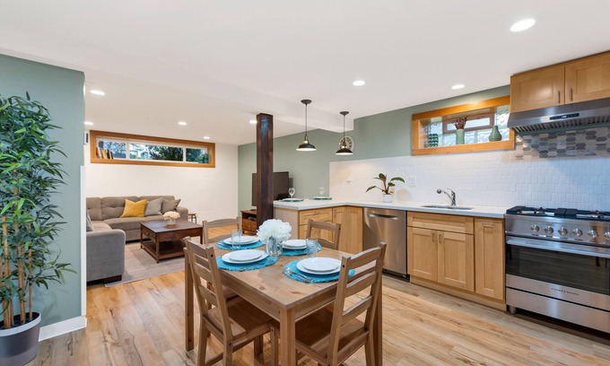 Green Lake Apartment | NEW Spacious Apartment Next to Vibrant Green Lake