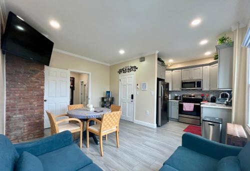 Stapleton House | New York City Apartment Near Free Ferry Boat!
