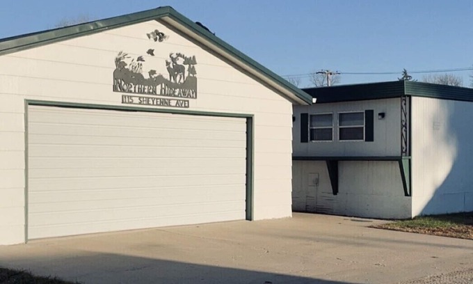 Sheyenne Cabin | Newly Remodeled Family Friendly Hunting Lodge