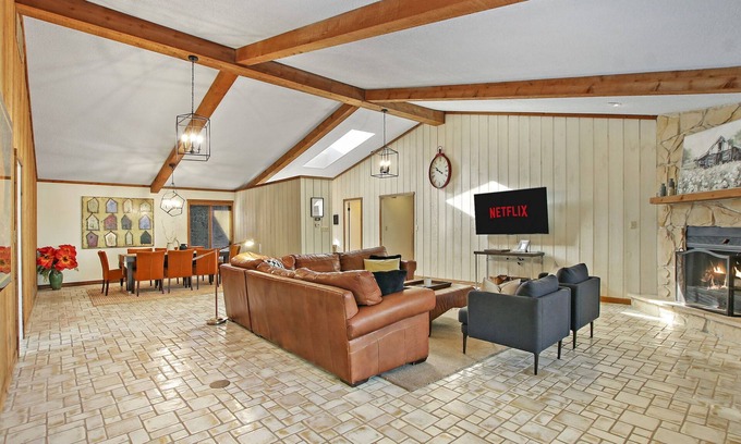 Powers Lake Cabin | Newly Remodeled - Large Cedar CabinnClose to Lake and Sking