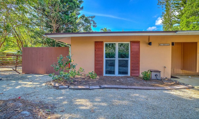 Sanibel Cottage | Newly remodeled Parrot Nest Toucan Cottage! Walk to beach, shops, restaurants!