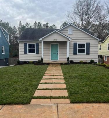 Commonwealth House | Newly renovated cute 3 bedroom 2 bath bungalow
