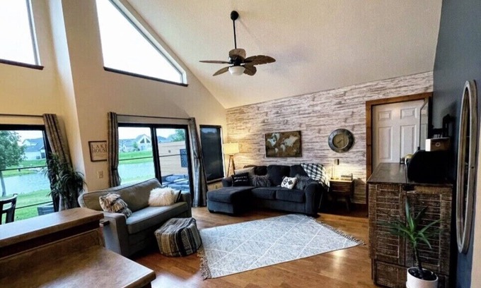 Arnolds Park House | Newly updated(2021)Vacation Home @ Bridges Bay Resort located on the pond