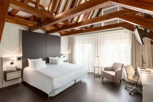 Red Light District Hotel | NH Collection Amsterdam Barbizon Palace