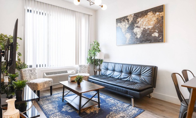 Elizabeth Apartment | Nice 1BR next to EWR 6355