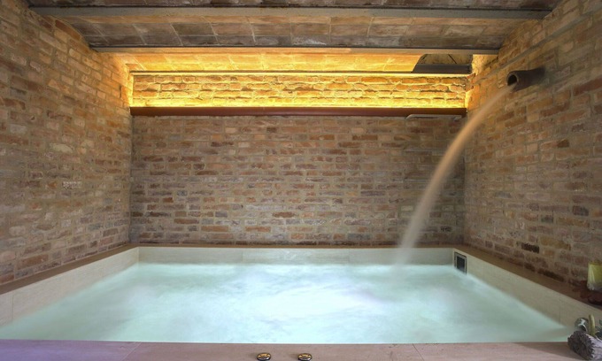 Pieve a Nievole Apartment | Nice apartment for 4 guests with WIFI, hot tub, pool, TV, patio and pets allowed