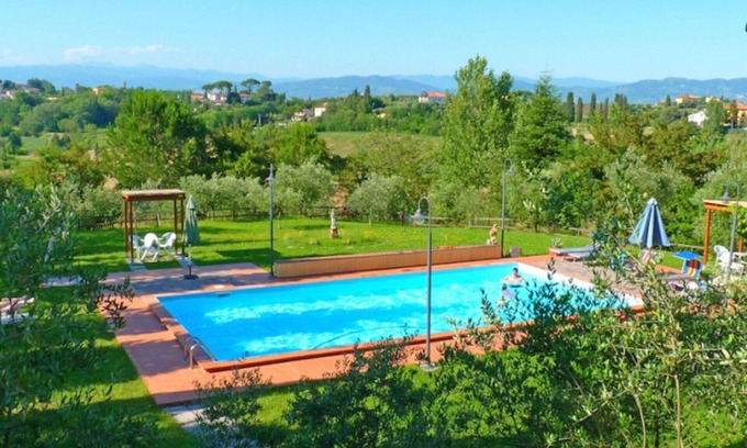 Fucecchio Villa | Nice apartment in villa for 2 guests with WIFI, pool, A/C and pets allowed